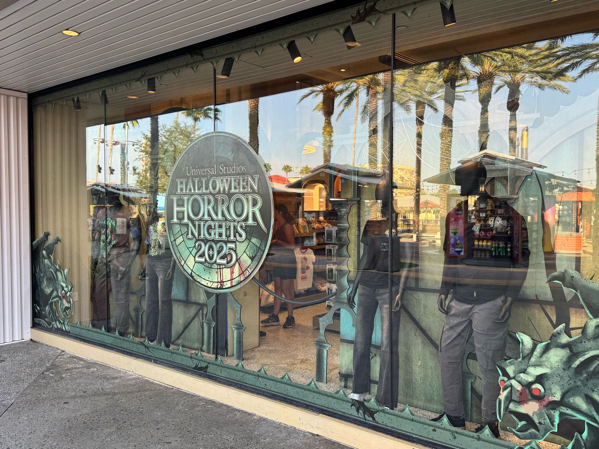 insideuniversal's tweet photo. The Universal Studios Store in CityWalk now features Halloween Horror Nights merch. @HorrorNightsORL  #HHHN34 https://t.co/FZ58zMEVEM