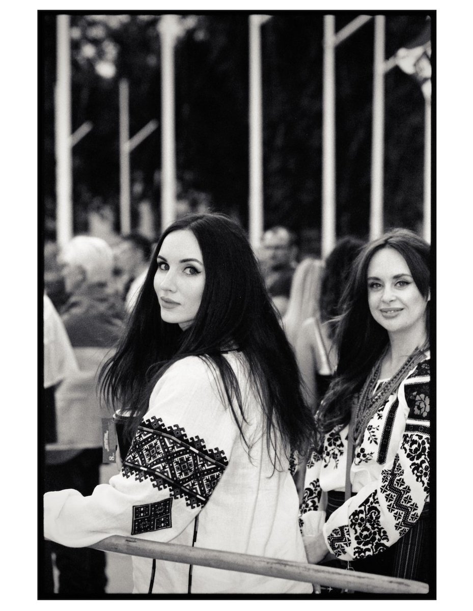 Harry_cartoons's tweet photo. Protesting Beauty ... #UkraineDemo #ParliamentSquare #LondonSW1 #Westminster #Zelensky #Putin #Russia #ProtestingBeauty #BlackAndWhiteFilm #FilmPhotography #KodakTriX (2014) #Nikon90X #19thAugust2025 https://t.co/g40GRR4mWJ