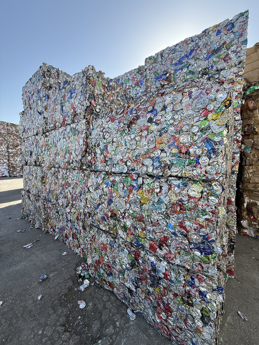NoToxLife's tweet photo. Is a world without human waste even possible? 😷

It’s shocking to see just a snippet of just how much waste we actually produce. 🍃♻️ https://t.co/ZgQWYJFAeO