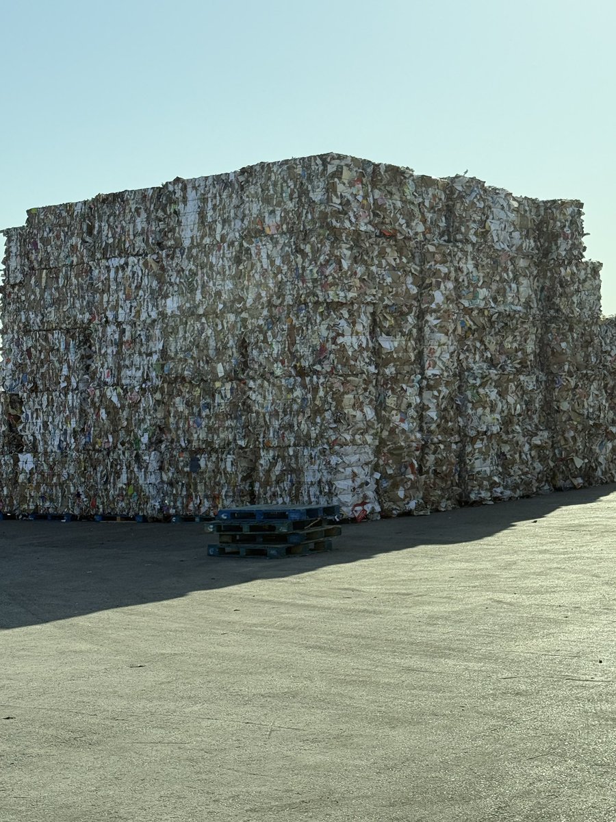 NoToxLife's tweet photo. Is a world without human waste even possible? 😷

It’s shocking to see just a snippet of just how much waste we actually produce. 🍃♻️ https://t.co/ZgQWYJFAeO