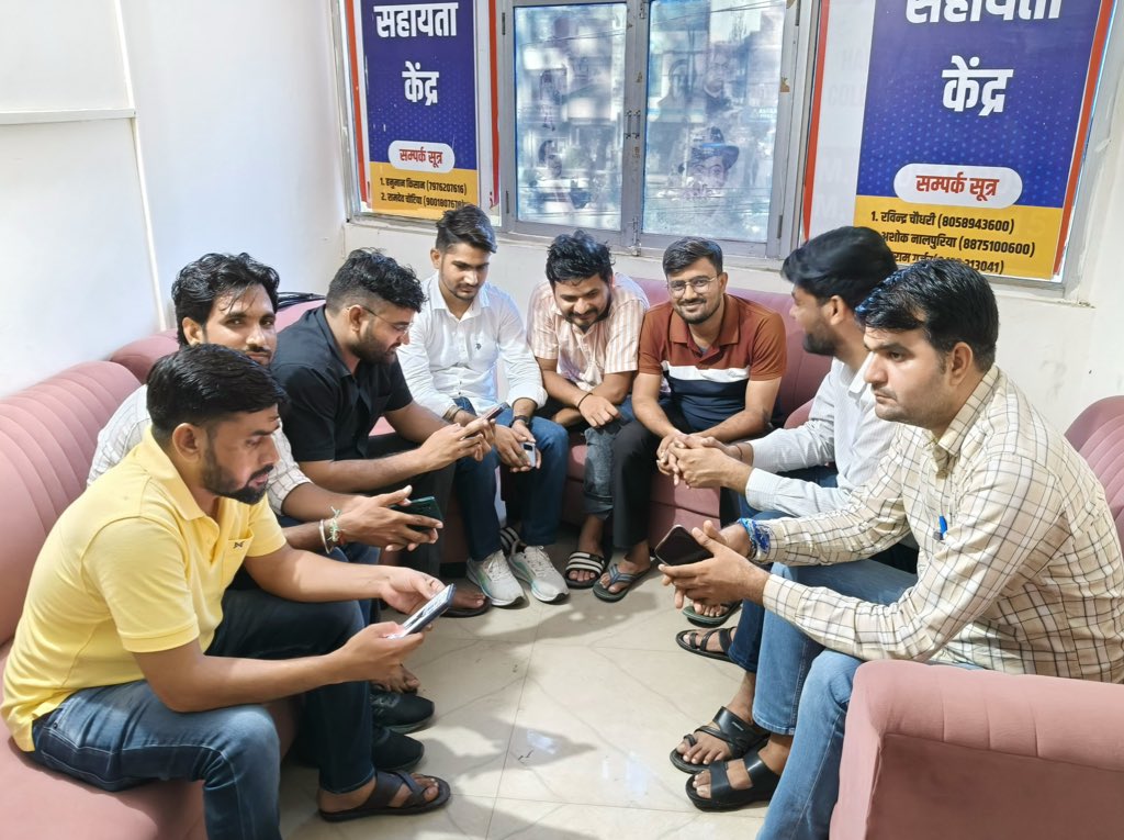 RAMDEV CHOTIYA (@ramdevchotiya76) on Twitter photo #लाइब्रेरियन_ग्रेड_3 पदों की संख्या बढ़ाने की माँग – ताज़ा अपडेट
आज प्रयास के क्रम में <a href="/BJP4Rajasthan/">BJP Rajasthan</a> कार्यालय, माननीय गृह राज्य मंत्री जी एवं कानून मंत्री जी से डेलीगेशन के साथ वार्ता की गई और हमारी माँग को मजबूती से रखा गया।
इसके पश्चात कार्यालय में विस्तार से आगामी रणनीति को #लाइब्रेरियन_ग्रेड_3 पदों की संख्या बढ़ाने की माँग – ताज़ा अपडेट
आज प्रयास के क्रम में <a href="/BJP4Rajasthan/">BJP Rajasthan</a> कार्यालय, माननीय गृह राज्य मंत्री जी एवं कानून मंत्री जी से डेलीगेशन के साथ वार्ता की गई और हमारी माँग को मजबूती से रखा गया।
इसके पश्चात कार्यालय में विस्तार से आगामी रणनीति को