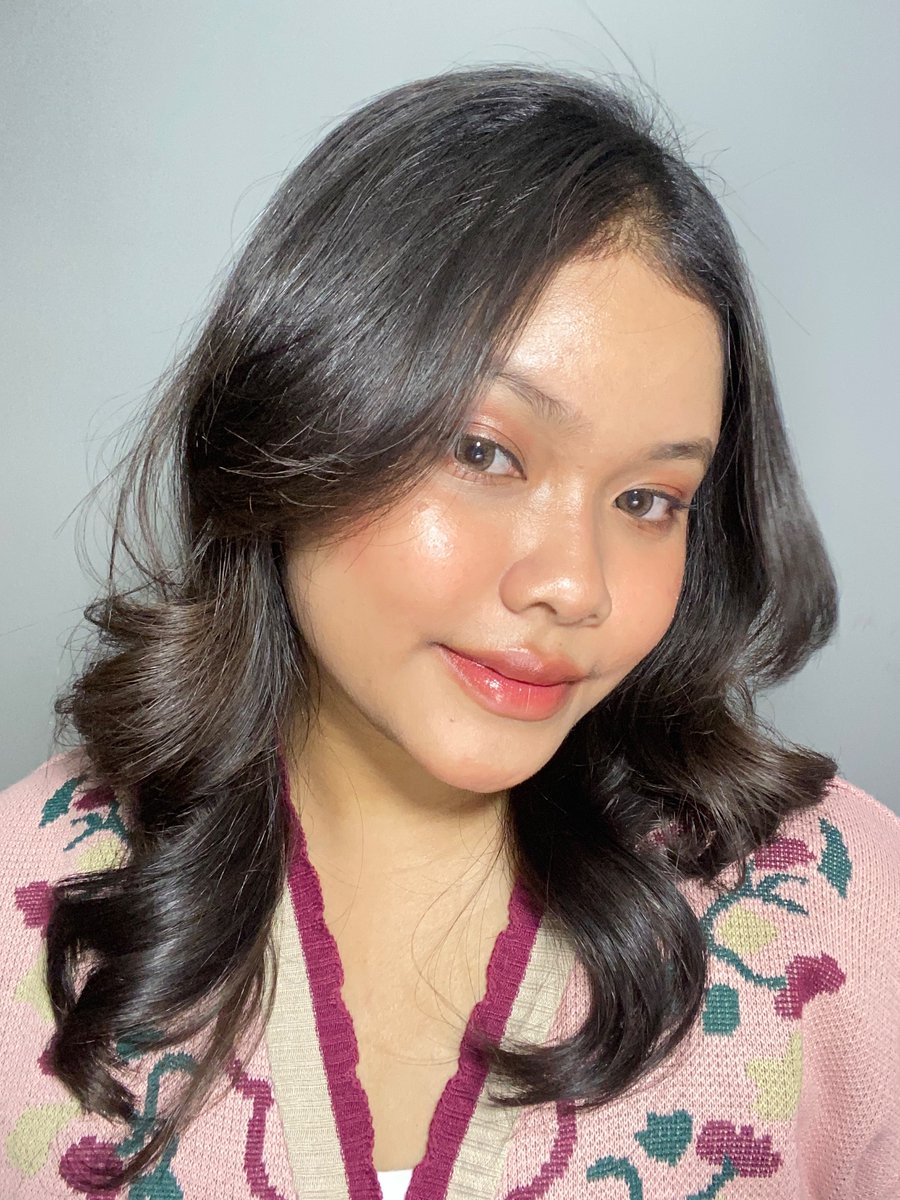 ucnicorn's tweet photo. cape-cape styling tapi hasilnya ga awet? PLIS COBAIN COMBO INI SEKARAAANG‼️

kunci styling AWET TANPA KAKU dan bonus rambut WANGI seharian😍🫶🏻 https://t.co/Q5vIeRjrFU