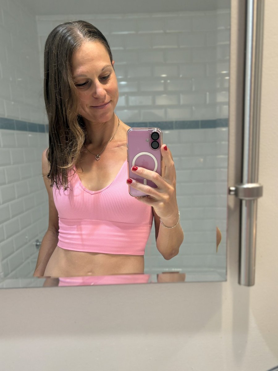 Rise and shine ✨ 

Yay yay happy massage day. I drop pretty heavy hints for my athletes to schedule massages once in a while, and I like to practice what I preach 💆‍♀️