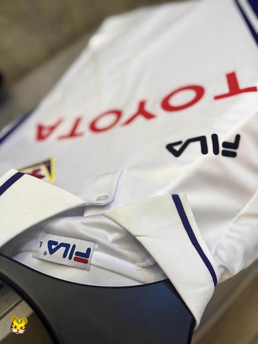 🏷️ FIORENTINA WHITE RETRO 🔥 
🏷️ AVAILABLE IN SIZES 
🏷️ N25,000
🚚 NATIONWIDE DELIVERY 

Kindly Rt. For me 🙏❤️