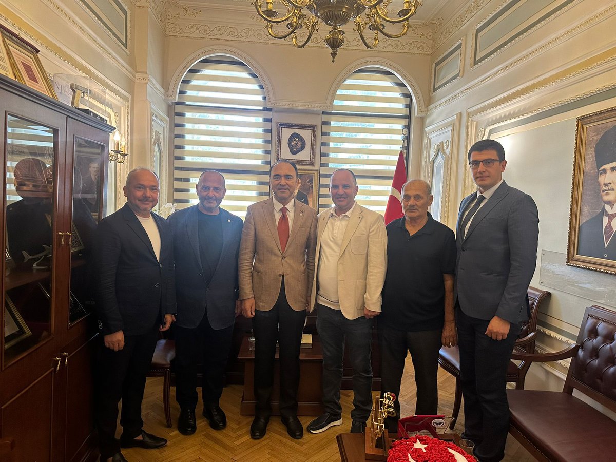 istdembir's tweet photo. 21 Ağustos 2025 Perşembe günü, Yönetim Kurulu Başkanımız Sayın Sait KANBUROĞLU, Yönetim Kurulu Üyelerimiz ile birlikte, İstanbul Vali Yardımcısı Sayın Cengiz KARABULUT’a teşekkür ziyareti gerçekleştirmiştir.

Ziyarette; sektörel sorunlar, Adalar Bölge Yasakları konularında bilgi alışverişinde bulunulmuştur.

Sektörümüze verdiği destek ve katkılarından dolayı Sayın Valimize teşekkürlerimizi arz ederiz.