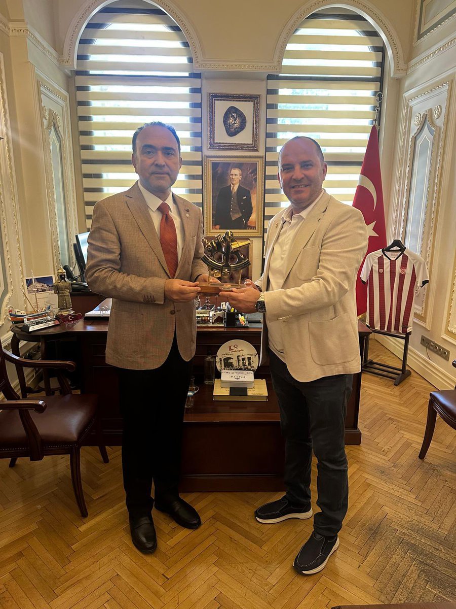 istdembir's tweet photo. 21 Ağustos 2025 Perşembe günü, Yönetim Kurulu Başkanımız Sayın Sait KANBUROĞLU, Yönetim Kurulu Üyelerimiz ile birlikte, İstanbul Vali Yardımcısı Sayın Cengiz KARABULUT’a teşekkür ziyareti gerçekleştirmiştir.

Ziyarette; sektörel sorunlar, Adalar Bölge Yasakları konularında bilgi alışverişinde bulunulmuştur.

Sektörümüze verdiği destek ve katkılarından dolayı Sayın Valimize teşekkürlerimizi arz ederiz.
