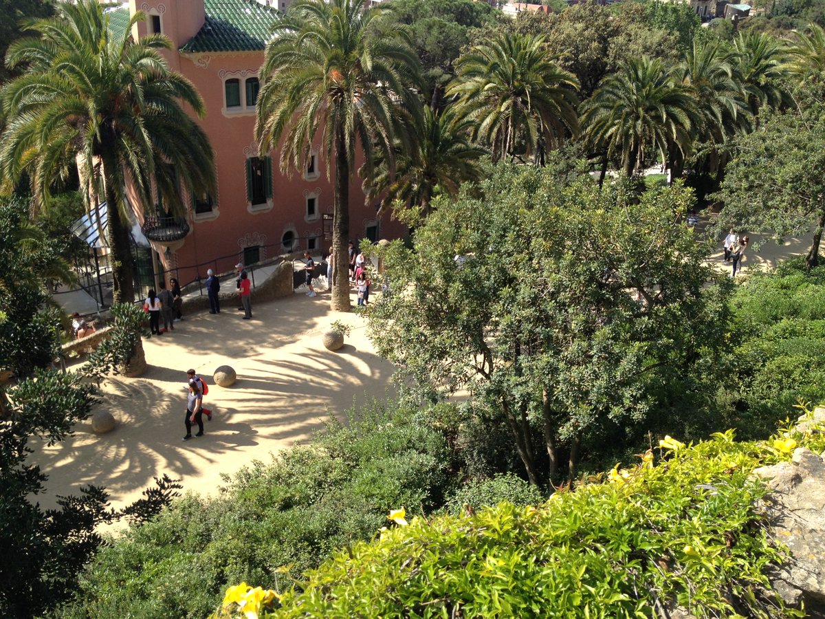 Films_Inspire's tweet photo. Explore Park Güell in #Barcelona — a masterpiece of Antoni Gaudí’s vision. 🌿🧱 Vibrant mosaics and unique craftsmanship make it a must-see landmark. 🚶‍♂️🏞️ #Catalan #Modernism #Architecture #Spain @ParkGuell_es @VisitBCN_EN https://t.co/8CJOinfDSz