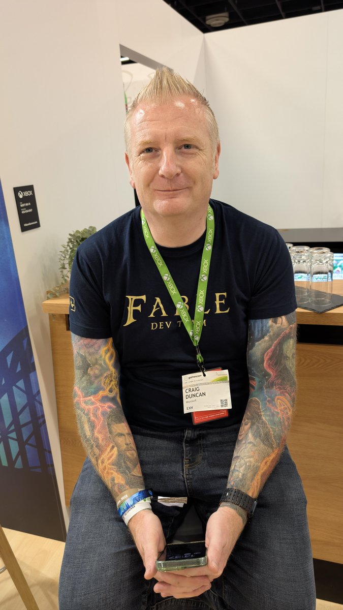 DanielHeithorn's tweet photo. I met several times Craig Duncan aka @Gamerboss aka now head of Xbox 1st Party Studios at Gamescom
Of course, wearing that shirt, he confirmed, @Fable is well and alive!
Everything is on the roadmap and he played it personally 1 month ago 💚💚💚
#xboxgamescom
#gamescom
#DrWindows https://t.co/Ovl3wCWIiB