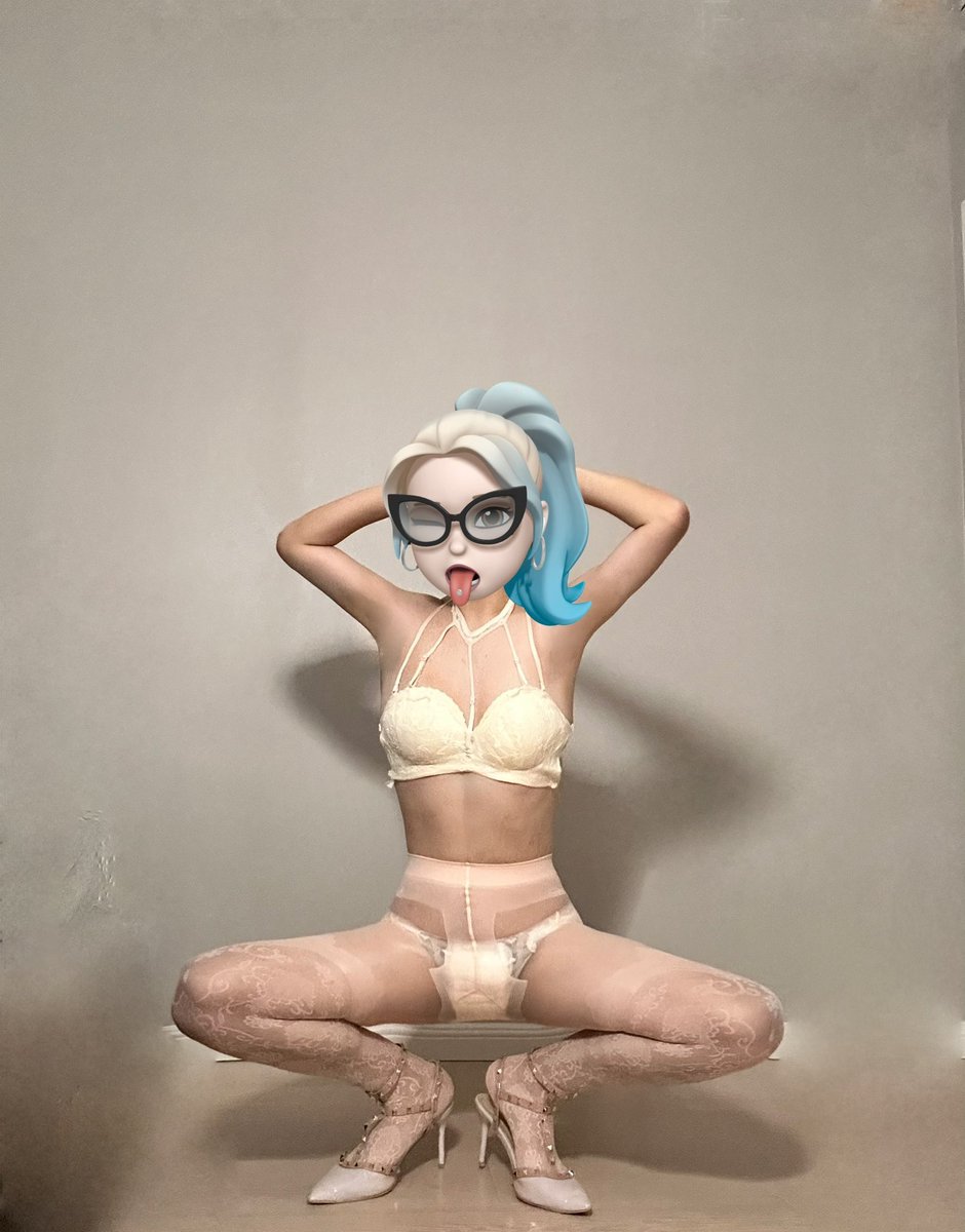 你喜欢我穿着衣服假装矜持还是脱了衣服骚的没边？