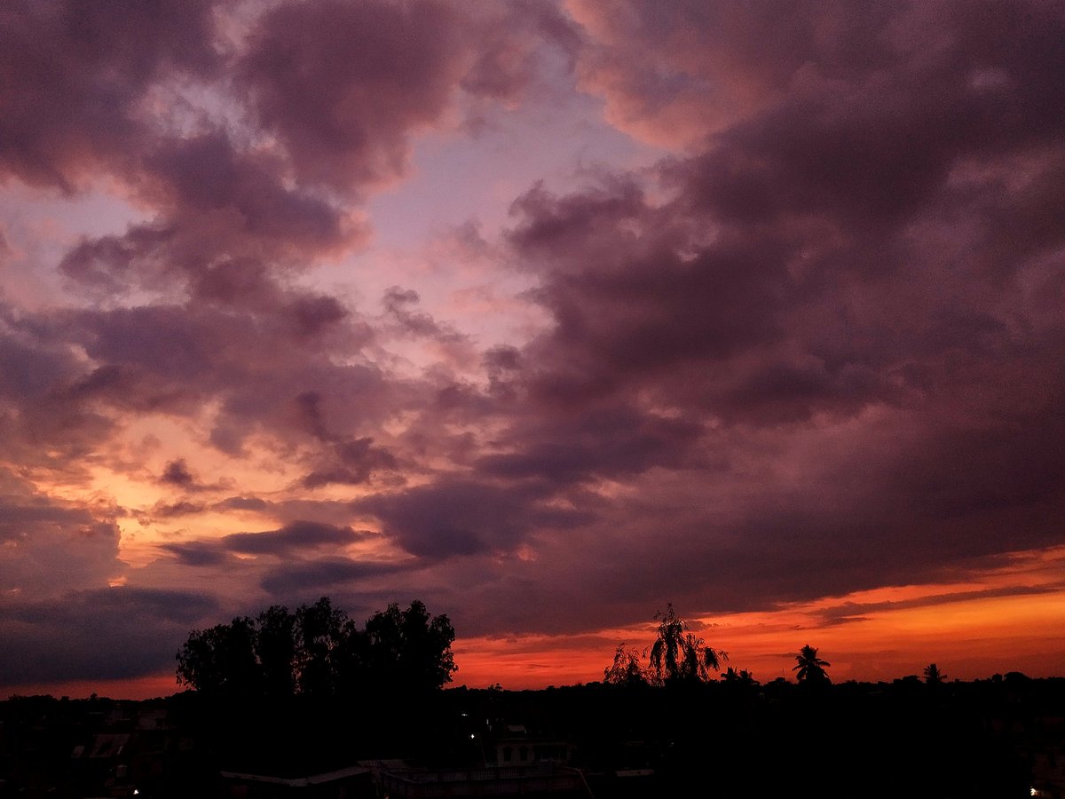 theskyaddictt's tweet photo. ohhh, how much I love the skyyyyy https://t.co/SgwSH52geM