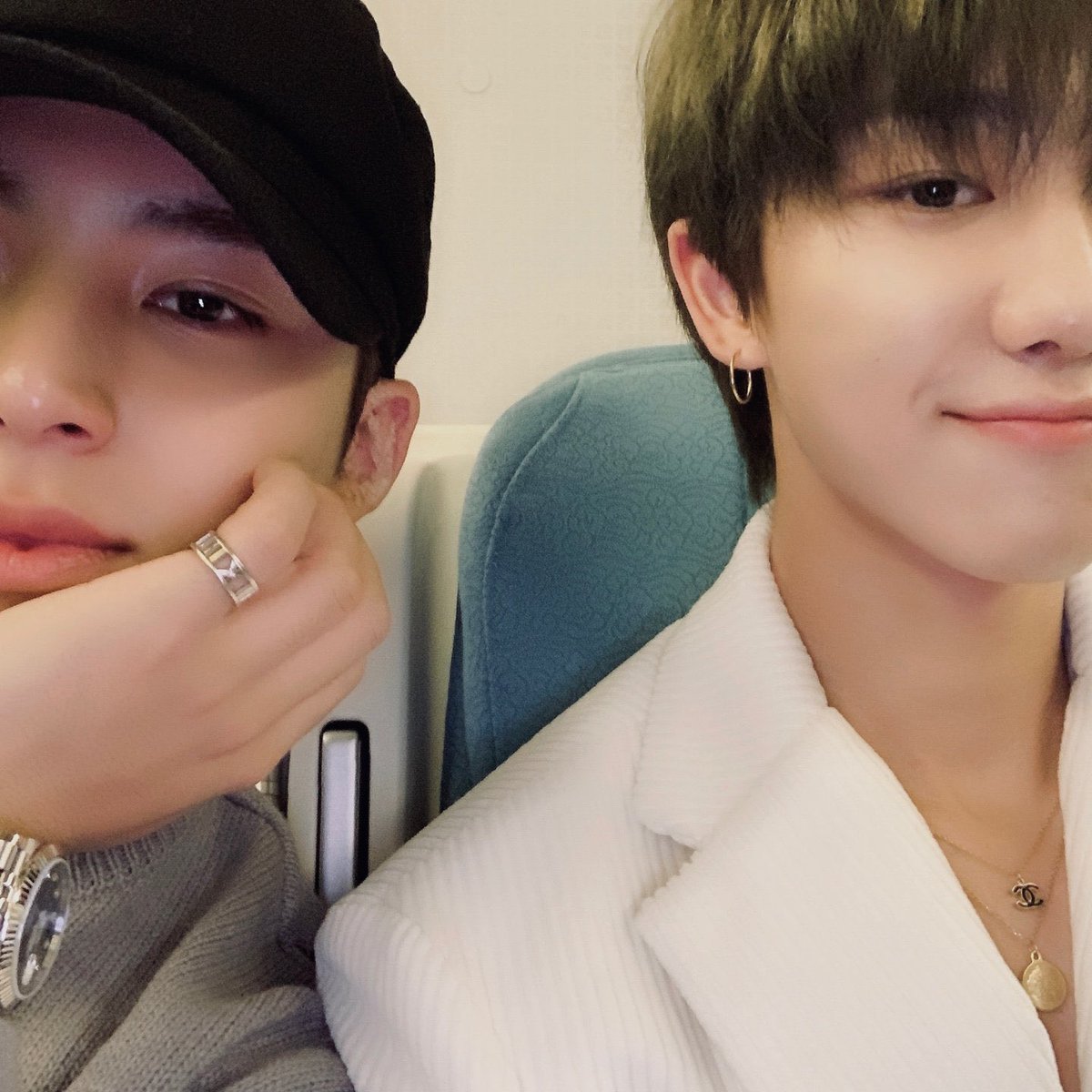 zinghao8's tweet image. 누나들 큰일났어요ㅠ 김군이 반반셀카 안까먹었어요,,