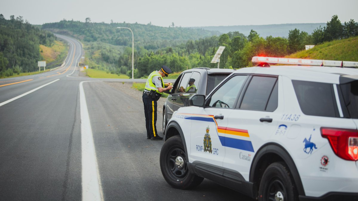 RCMPNB's tweet photo. With more traffic in the #Codiac region during #YQMCountryFest, #RCMPNB is reminding motorists to drive safe, be patient, watch for pedestrians, and don’t drive impaired. Let’s make sure everyone enjoys a safe festival weekend! https://t.co/K7zX5G9NrL