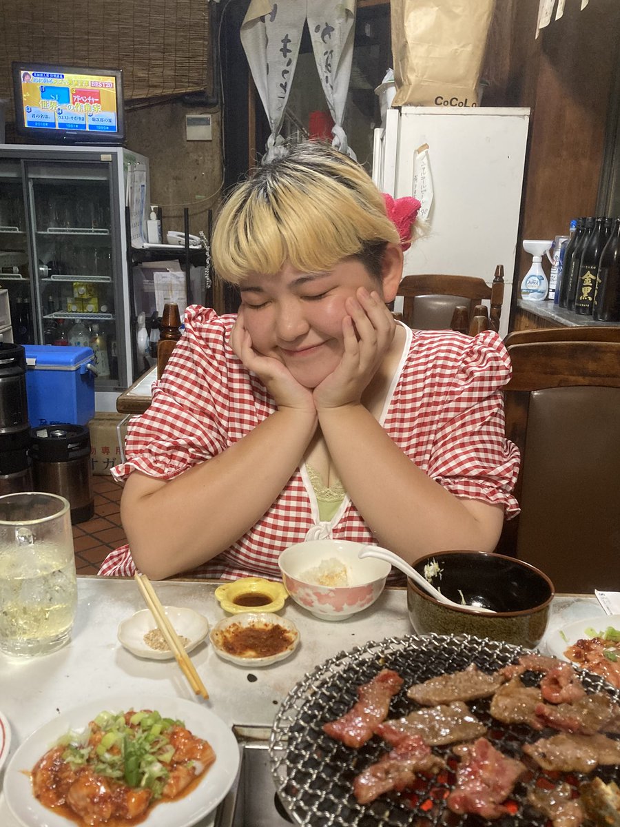 ilpyom's tweet photo. 誕生日にはやっぱ焼肉！！！！！
ライスは3杯目！！！！！

ってことで本日23歳���なりました🎉✨

今年もいっっっっぱい美味しいものが食べれますように！！！！！
そして、これ以上あんまり太りませんように！！！！！
23歳のカワイイいるかちゃんもよろしくお願いします💕💕💕 https://t.co/ona8eJPZYq