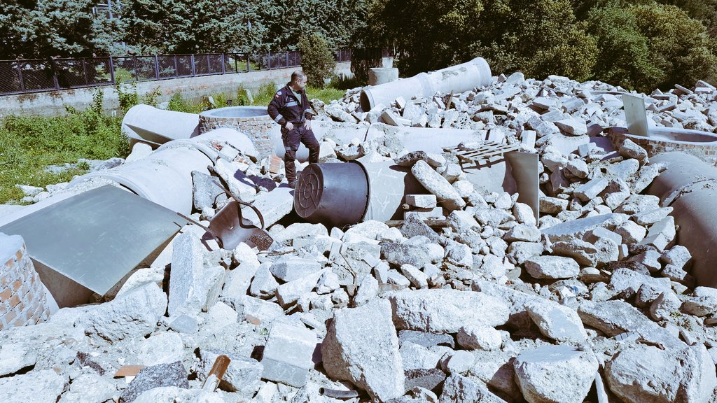 Entrenamiento en pista estructuras colapsadas del  <a href="/Ayto_Las_Rozas/">Ayuntamiento de Las Rozas</a>-<a href="/LasRozasPCivil/">PCivil Las Rozas</a> - unidad canina , con <a href="/policiademadrid/">Policía Municipal de Madrid</a> -sección canina - 21.08.2025.