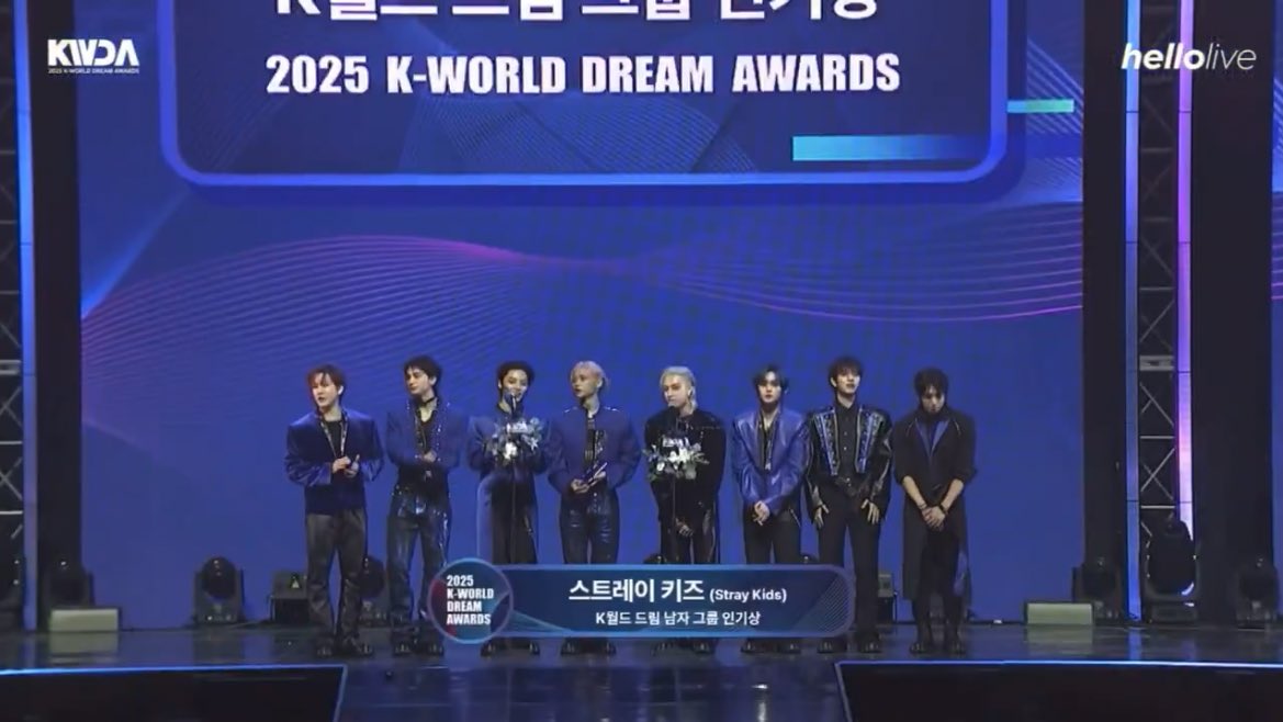 yslcheol's tweet photo. FOUR AWARDS IN ONE NIGHT WHO IS DOING IT LIKE STRAY KIDS

🏆 2025 KWDA Group Popularity Award
🏆 2025 KWDA Bonsang
🏆 2025 KWDA K-World Class Award
🏆 2025 KWDA Boy Group Best Artist https://t.co/gnPDxJZHi0