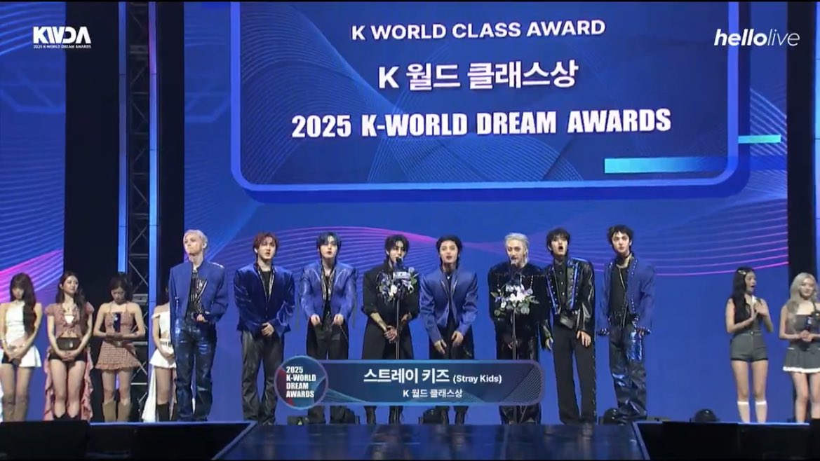 yslcheol's tweet photo. FOUR AWARDS IN ONE NIGHT WHO IS DOING IT LIKE STRAY KIDS

🏆 2025 KWDA Group Popularity Award
🏆 2025 KWDA Bonsang
🏆 2025 KWDA K-World Class Award
🏆 2025 KWDA Boy Group Best Artist https://t.co/gnPDxJZHi0