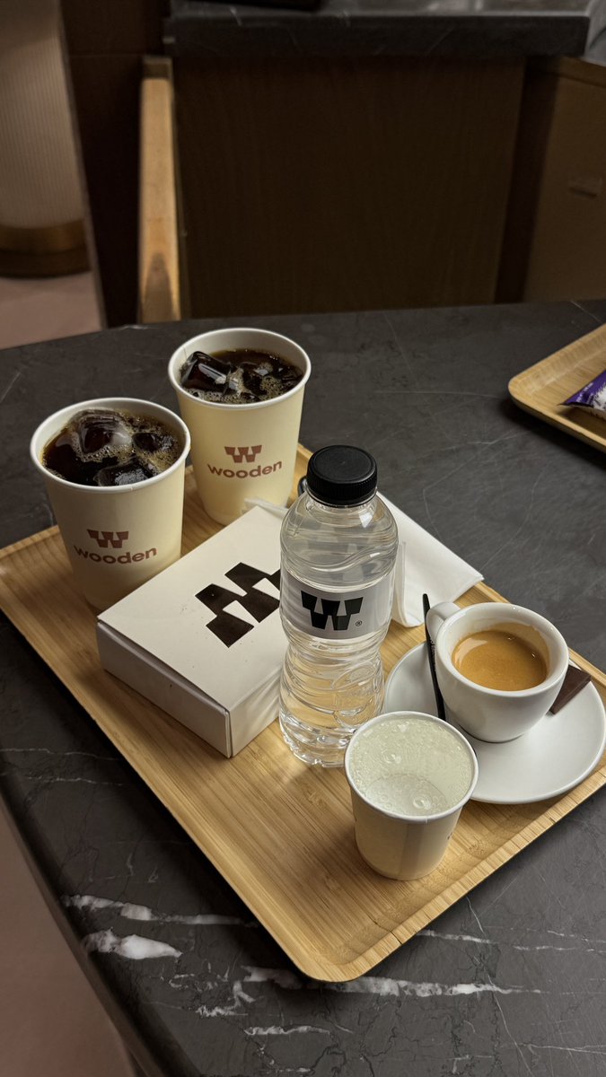 _ahlam_67's tweet photo. إشربو قَهووة وعدّلُو مزاجكم
واسحبو على الناس اللي مافيهم رجا🤎.
@wooden_coffee 
#صور_مع_وودن 
#دايم_معك https://t.co/PXwjhQ6L7a