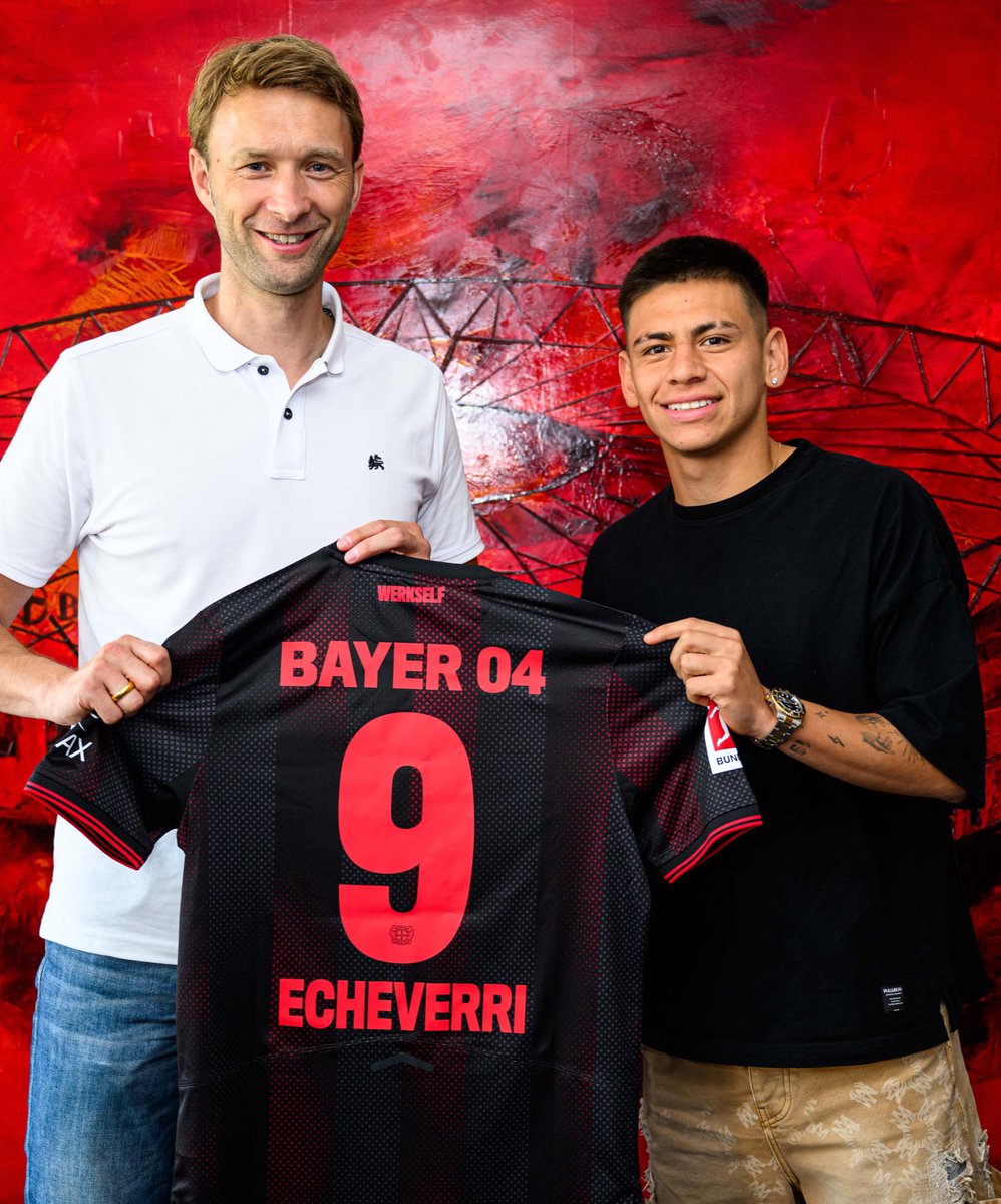 Bayer Leverkusen’s new No.9. 🇦🇷

Good luck, Claudio! 🩵