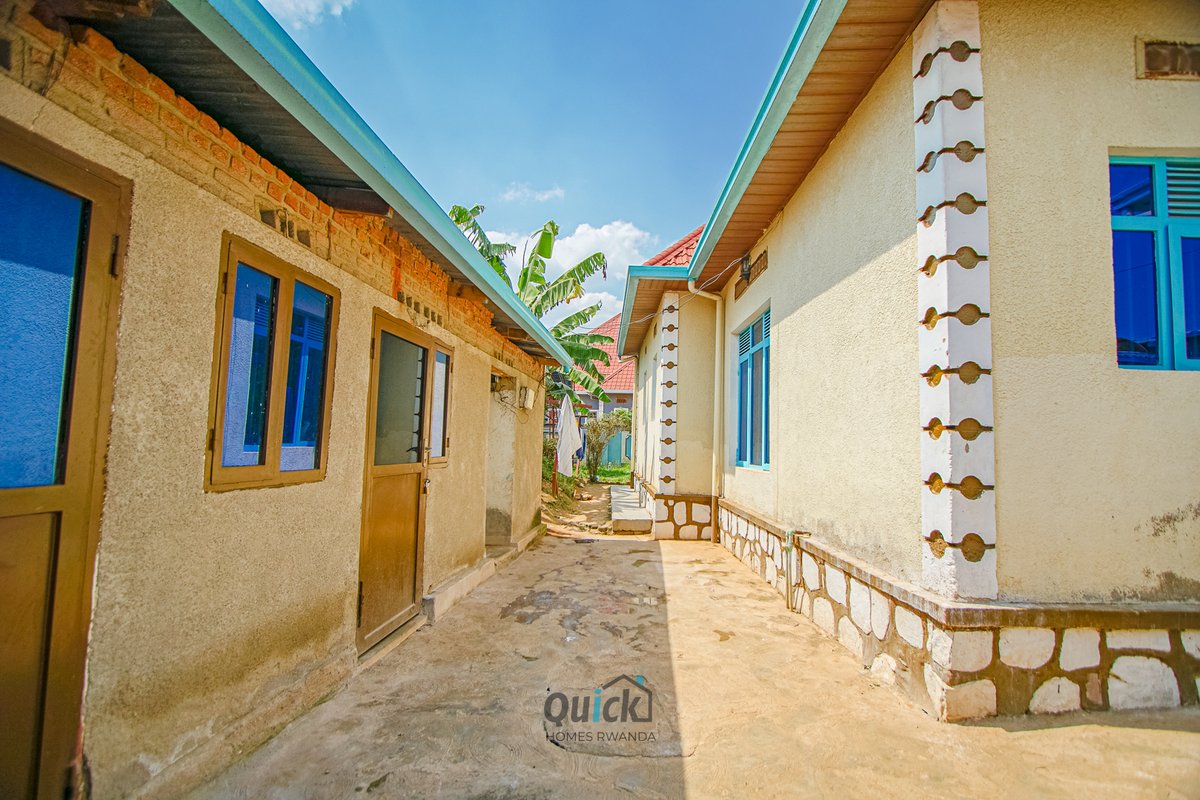 ✨  Beautiful Home  for sale– Kanombe
 4 Bedrooms 
3 Bathrooms 
 Spacious Living &amp; Dining
📍 Prime location near schools, hospitals &amp; main road
Price: 120,000,000 RWF
📞 +250 788 441 844 
🌐 quick.rw