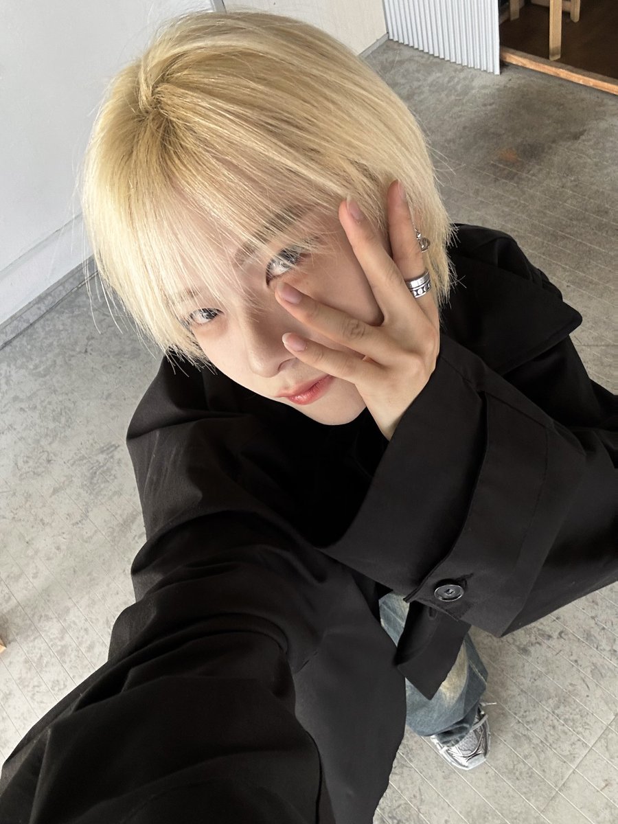 .𖥔 ݁ ˖༘⋆𐦍⊹₊ ⋆｡˚

                                  𝑀𝒶𝓎 𝐼 𝒽𝑒𝓁𝓅 𝓎𝑜𝓊?
                           ~˙˙ sɹnoʎ ǝɯ ǝʞɐW

.𖥔 ݁ ˖༘⋆𐦍⊹₊ ⋆｡˚

⠀⠀