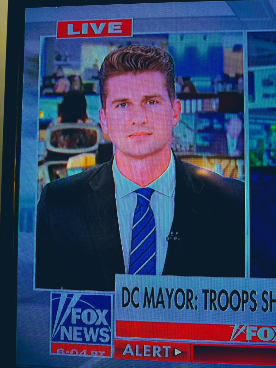 PONY_Official's tweet photo. Dude has the best hair on cable news @BillMelugin_ https://t.co/Ufzf3aB6yu