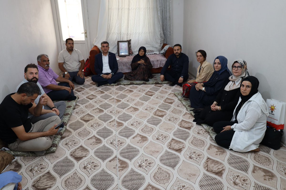 İl Kadın Kolları Başkanımız <a href="/ZehraAy0663/">Zehra Ay</a>, Haliliye İlçe Başkanımız <a href="/mbagmanci63/">MUSTAFA BAĞMANCI</a> ve yönetim kurulumuzla birlikte Sayın Cumhurbaşkanımızın “Terörsüz Türkiye” mesajını ve selamını iletmek üzere kahraman şehidimiz Mustafa Çiftçi'nin ailesini ziyaret ettik.

Aziz Şehitlerimize