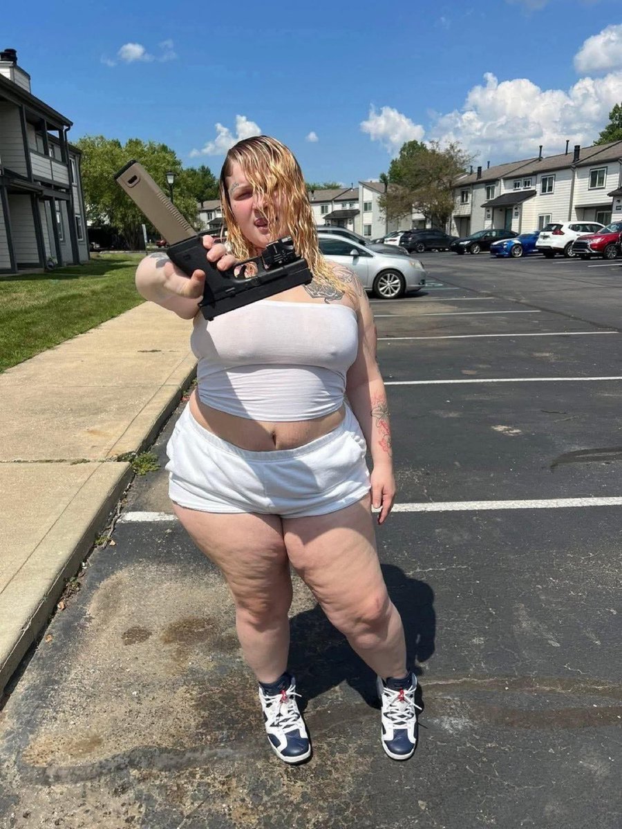 This morning a River City resident named Crystal found this mass killing weapon in the parking lot of the Trayvon Martin Apartments on King-Floyd BLVD. Glocks and high capacity magazines are illegal in California, so this shouldn’t even be here in the first place. We thank