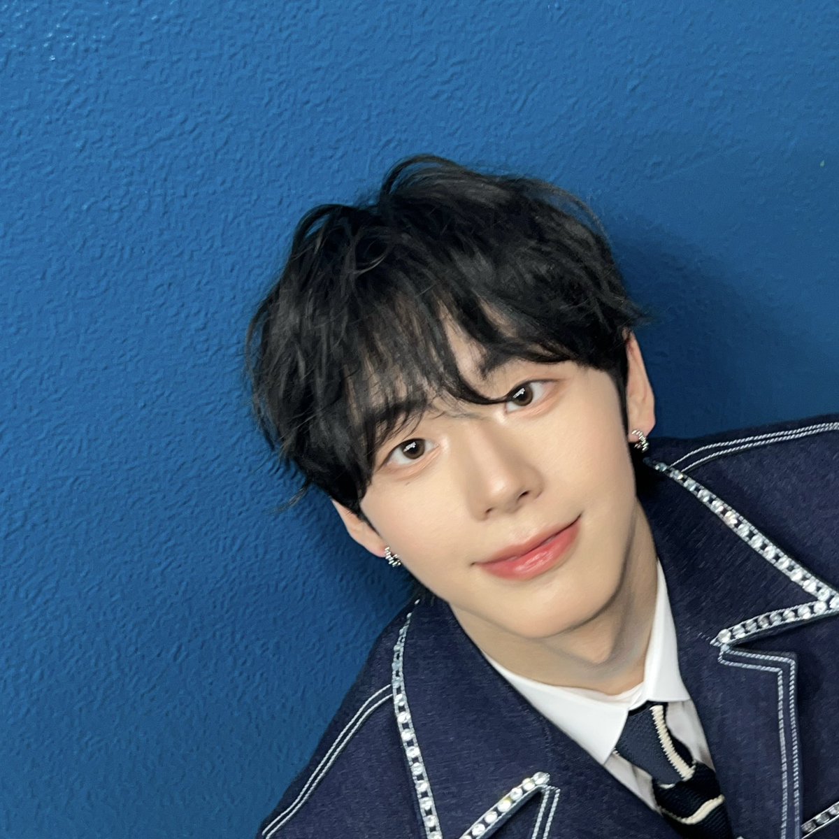 AHOF_official's tweet photo. 2025 K-WORLD DREAM AWARDS 
슈퍼 루키상 감사합니다 🏆🥹😃

#AHOF #아홉 
#JEONGWOO #서정우 https://t.co/SV6H8c16AX