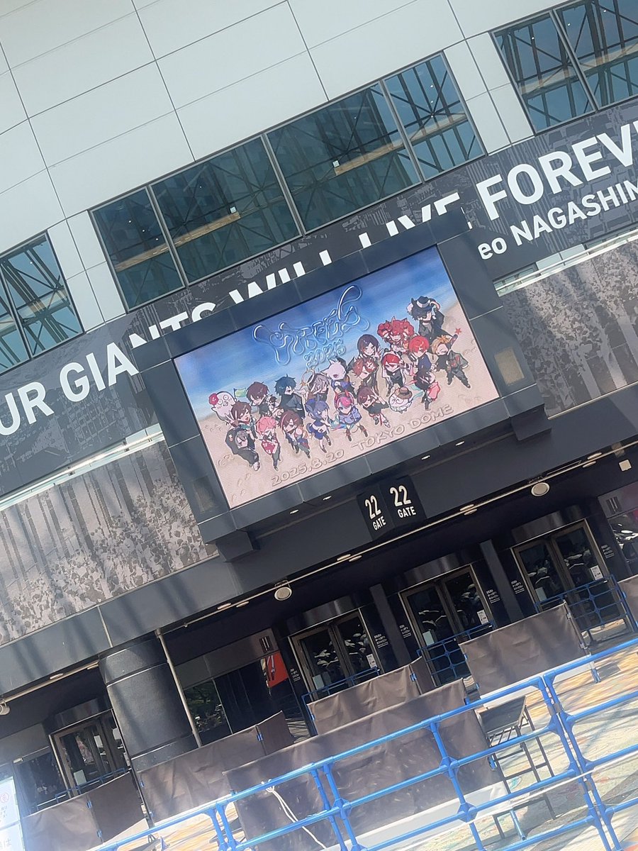 uni030uni's tweet photo. 無事帰宅して色々落ち着いたので…
CRフェス本当に楽しかった！！
おじじ割りがパワーアップして、ライブ組の歌とダンスがめちゃくちゃ進化してて、沢山サプライズもあって……
今年も最高でした、ありがとう✨

さて、街で肩出しの服でも探してきますか… https://t.co/buMiki8KVs
