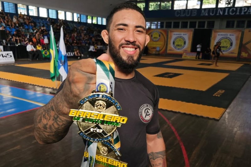 TATAMEMAGAZINE's tweet image. MOVE Grappling: com passagem pelo Bellator, Jefferson Pontes promete show no torneio dos leves #grappling 

tatame.com.br/move-grappling…