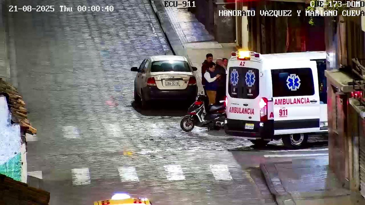Coordinación Zonal 6 ECU 911 Austro (@ecu911austro) on Twitter photo En #Cuenca desde la 📍Av. Hermano Miguel y Honoraro Vásquez se registró la noche de ayer, 23:52 mediante #videovigilanciaECU911 un siniestro de tránsito entre un auto y una motocicleta.
🚨El #ECU911 coordinó con <a href="/emov_ep/">EMOV EP Cuenca</a> y <a href="/Bomberos_Cuenca/">Bomberos Cuenca</a>.
Una persona herida. En #Cuenca desde la 📍Av. Hermano Miguel y Honoraro Vásquez se registró la noche de ayer, 23:52 mediante #videovigilanciaECU911 un siniestro de tránsito entre un auto y una motocicleta.
🚨El #ECU911 coordinó con <a href="/emov_ep/">EMOV EP Cuenca</a> y <a href="/Bomberos_Cuenca/">Bomberos Cuenca</a>.
Una persona herida.
