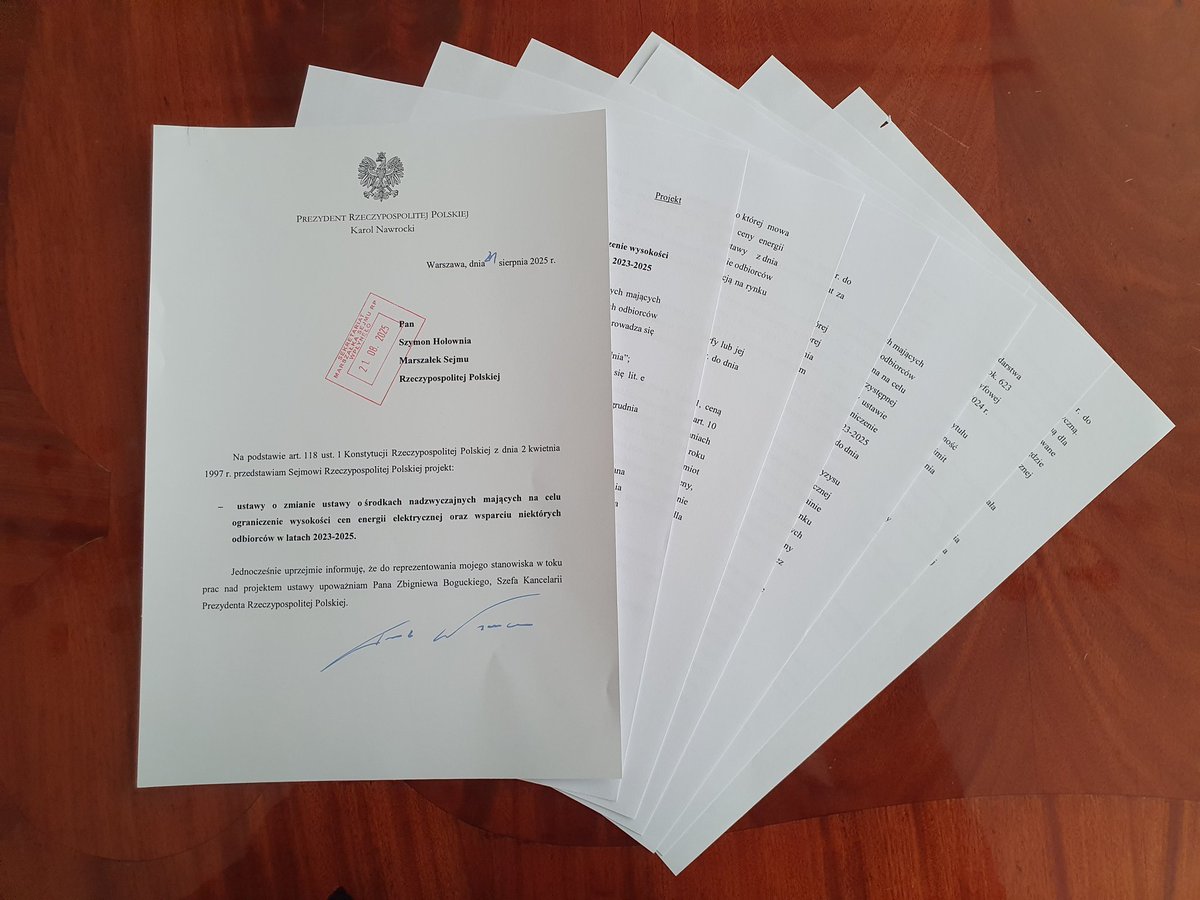 Zbigniew Bogucki🇵🇱 (@boguckizbigniew) on Twitter photo Panie Premierze <a href="/donaldtusk/">Donald Tusk</a> zła wola to lobbystyczne zapisy dot. wiatraków szkodliwe dla społeczności lokalnych, Armii Polskiej i kierowców, a niekompetencja to wrzucenie do tej ustawy w niekonstytucyjnym trybie zapisów dot. osłon przed wysokimi cenami energii.
Już jest projekt Panie Premierze <a href="/donaldtusk/">Donald Tusk</a> zła wola to lobbystyczne zapisy dot. wiatraków szkodliwe dla społeczności lokalnych, Armii Polskiej i kierowców, a niekompetencja to wrzucenie do tej ustawy w niekonstytucyjnym trybie zapisów dot. osłon przed wysokimi cenami energii.
Już jest projekt