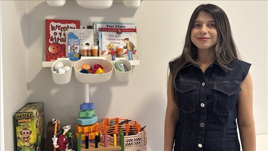 Çocuklardaki dil ve konuşma bozuklukları terapiyle düzeliyor

📈 Terapi süreci çocukların konuşma anlaşılırlığını artırıyor ve günlük hayata uyumlarını kolaylaştırıyor
🏫 Konuşma bozukluğu erken fark edilmezse okul başarısını olumsuz etkileyebiliyor
💬 Terapiyle doğru ses üretimi