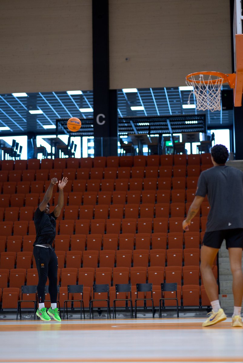 Ike ja Christian saapuivat eilen illalla Kauhajoelle ja pääsivät tänään ensimmäisen kerran IKH Areenan parketille!