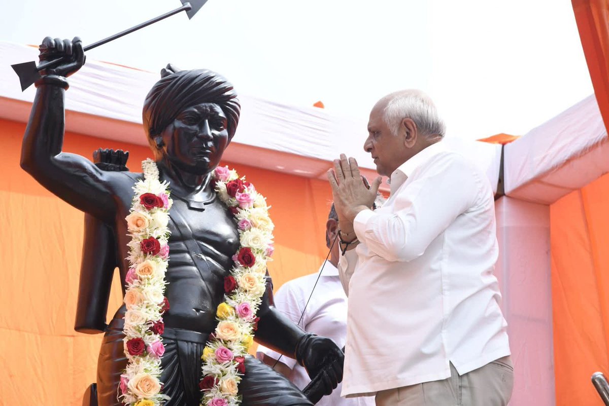 VyasPrakash's tweet photo. Gopal italiya આપની માંગણી સામે કોઈ પ્રશ્નાર્થ નથી, પરંતુ માંગણી કરતા પહેલા તમારે એ વાતનું સ્પષ્ટીકરણ જરૂર આપવું જોઈએ કે દિલ્હીમાં 10 વર્ષ AAPની સરકાર રહી, પંજાબમાં પણ તમારી સરકાર છે તો ભગવાન બિરસા મુંડાનાં સન્માન અને આદિવાસી બાંધવોના વિકાસ માટે શું કર્યું...? https://t.co/SUVR1NCZbc