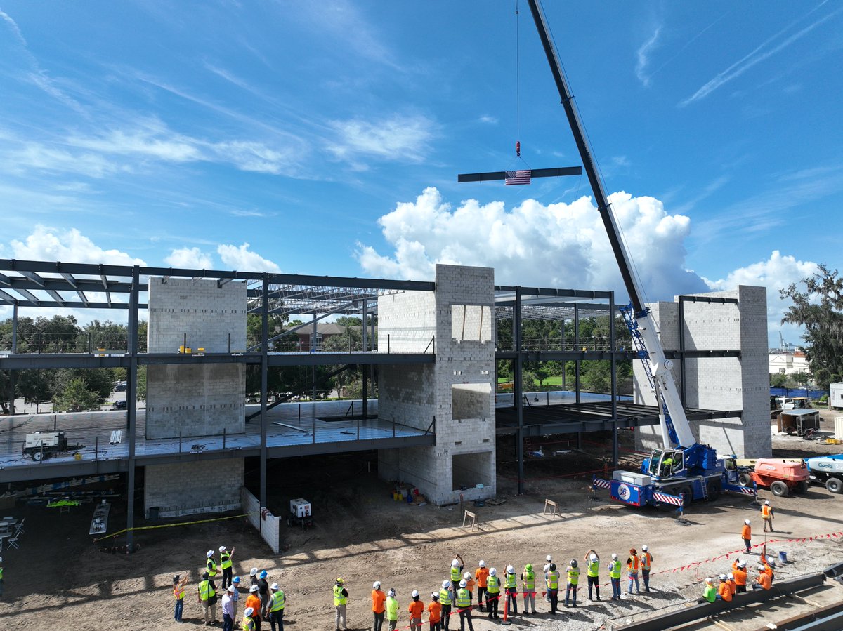 DanisBuilds's tweet photo. Last week, we celebrated a major milestone at the Lake Erie College of Osteopathic Medicine (LECOM) project at Jacksonville University. The final steel beam was placed, marking the topping out of Jacksonville's first four-year medical school!

#LECOM #Jacksonville #DanisBuilds https://t.co/cCVULoOsQT