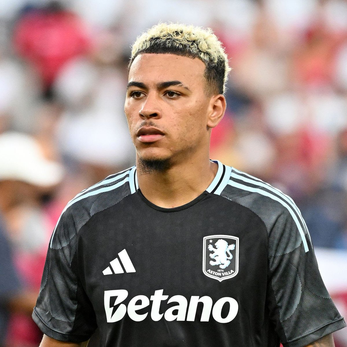 TouchlineX's tweet photo. 🚨❗️𝗡𝗘𝗪: Arsenal are weighing up a move for Aston Villa midfielder Morgan Rogers, per ESPN.

The player is valued at €55m. https://t.co/mWtMouRc0E