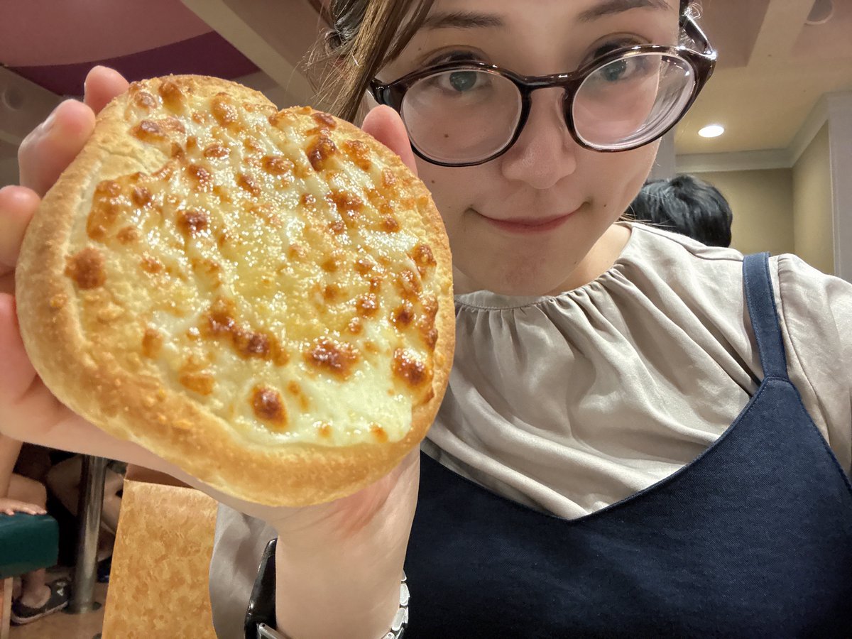 azuki__info's tweet photo. 万博1日目　イタリアパビリオン https://t.co/gC321jHA1a