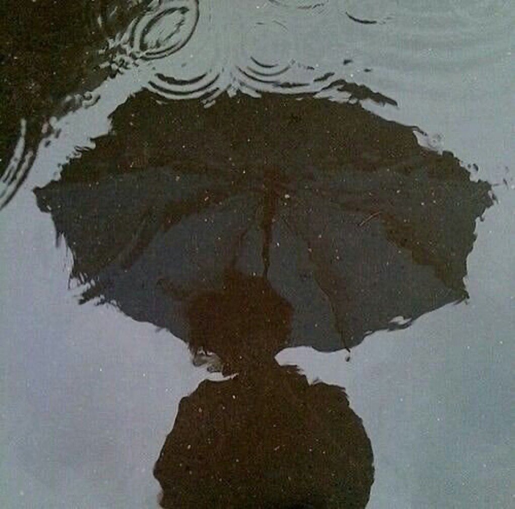 calemityuzbasi's tweet photo. ‘Camdan bulutlar altında yatıyorum, yağmur yağarsa ölebilirim.’ Umay Umay https://t.co/uSc9ZRHzfd
