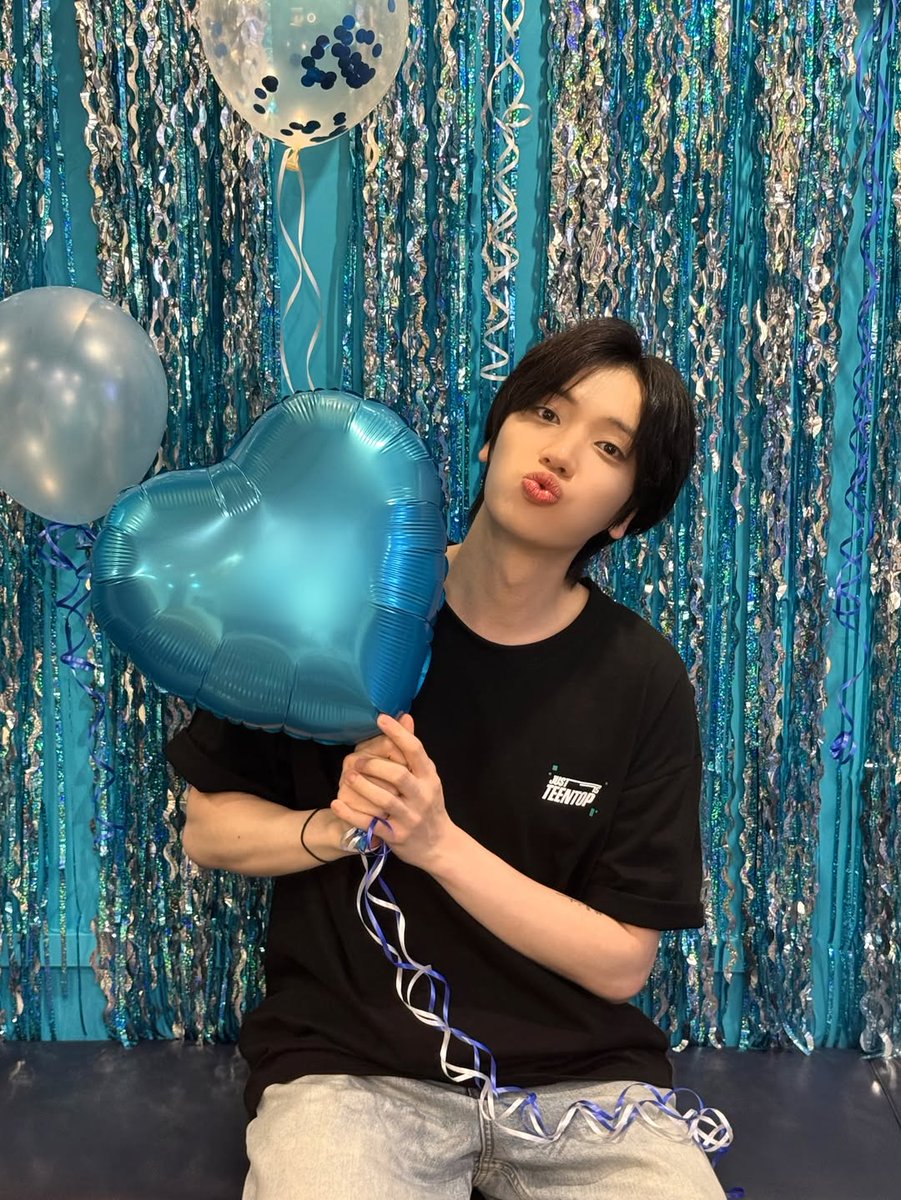zinci2025's tweet photo. 250821 #틴탑 체리파이파이 😏🍒
https://t.co/TIIZZgEUQ0 https://t.co/DWLuGs8zHi