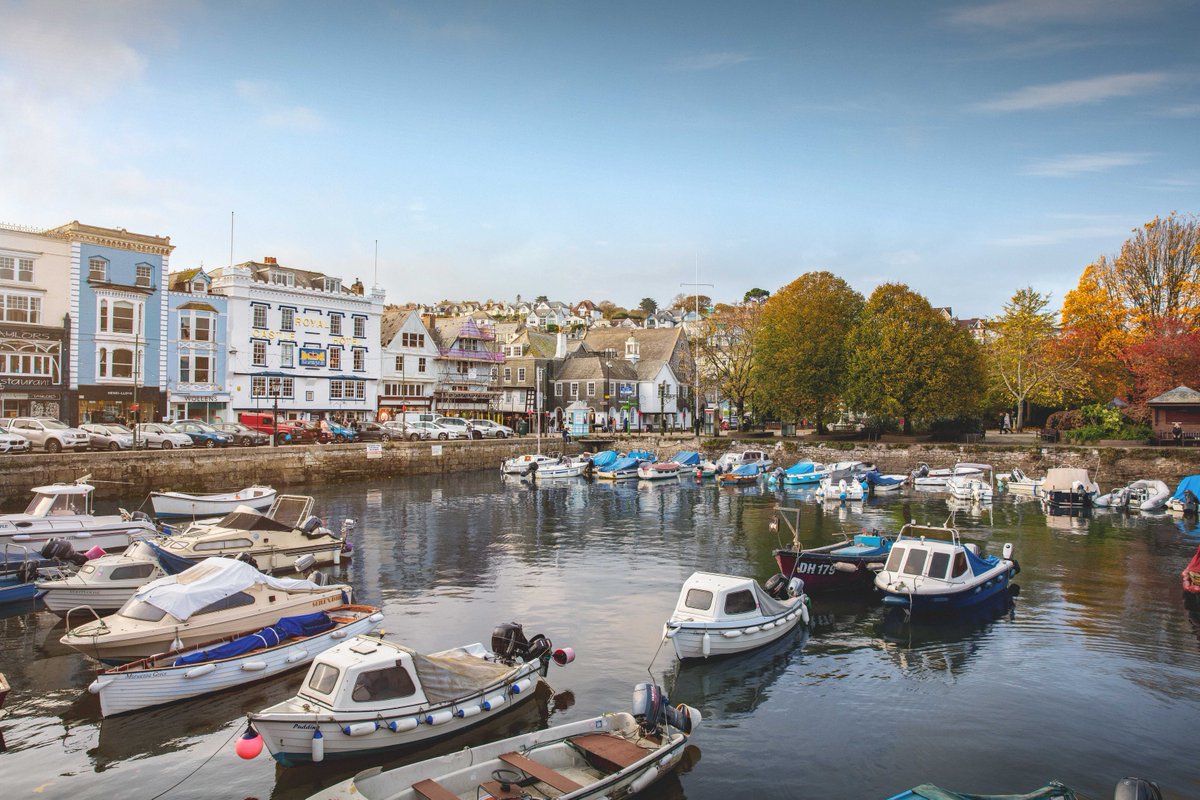 FamilyBizPaul's tweet photo. The Royal Castle, a stunning Grade II* pub in Dartmouth, is undergoing a huge restoration project. Learn more: https://t.co/clk0hjSXp9 @StAustellBrew #FamilyBusiness #RoyalCastle #PubRestoration https://t.co/3bc7xrm6kU