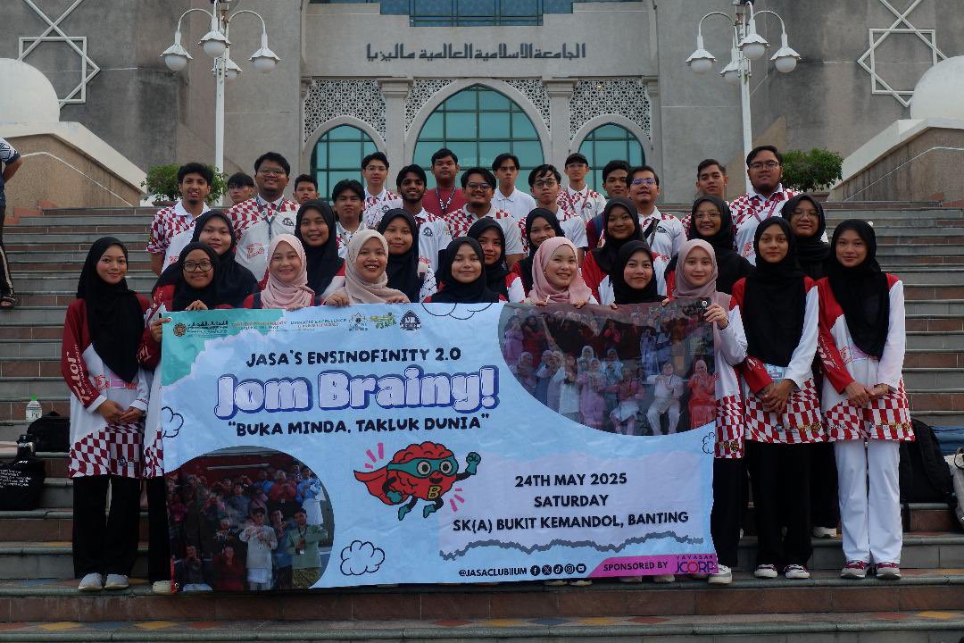 jasaclubiium's tweet photo. [RECAP] ENISONOFINITY 2.0: JOM BRAINY!

Ensinofinity 2.0 continued our commitment to educational outreach at Sekolah Kebangsaan Bukit Kemandol, with focused sessions in English, Bahasa Melayu, and Mathematics. 

#JASA2526 #Ensinofinity2 #BukaMindaTaklukDunia https://t.co/42dB8a4wvG