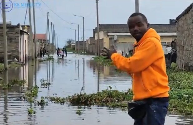 Naivasha residents are drowning in flood waters due to a lack of drainage.
Kihika, the arrogant alcoholic, stupid just like her corrupt father, alleged juzi to 'empower' constituents na nduthis. Putting aside the mediocrity of that, where are the roads to ride said nduthis??