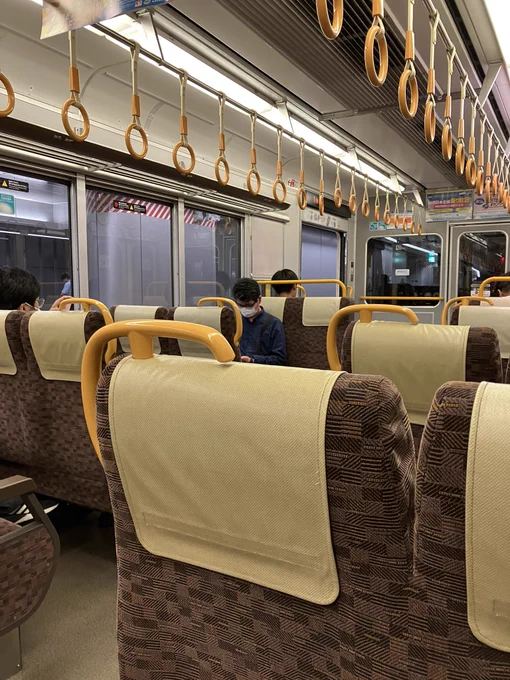 転クロ車で家路に🚃
紀伊國屋で買ったざつ旅に泊まったことのある湯の川温泉の旅館が出てきてテンション上がってます😆
いい宿なので2回も✨✨ 