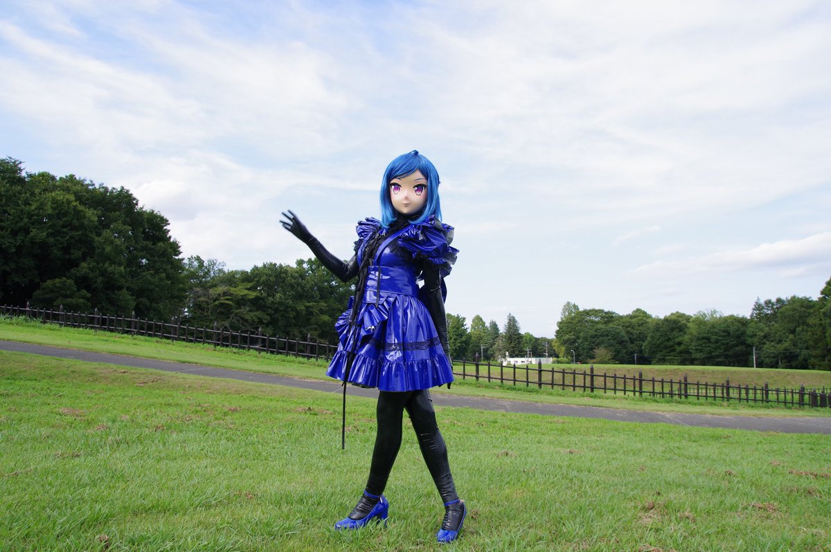 インナーラバースーツで真夏の野外ロケ好きな人ファボ