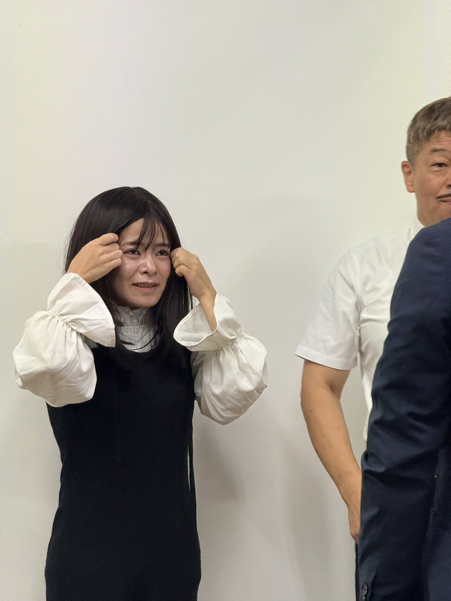 今日は、5年振りに
ものまねコラボ動画撮影✨😄
やっぱり
ものまねってサイコーですね🤣
やっぱりみんな
上手いわ👏✨️🤣
ありがとうございます😊
#古賀シュウさん
#河口こうへい
#中垣みな
#まちゅ
#ナンバーなおと
#花香よしあき
#モノマネ