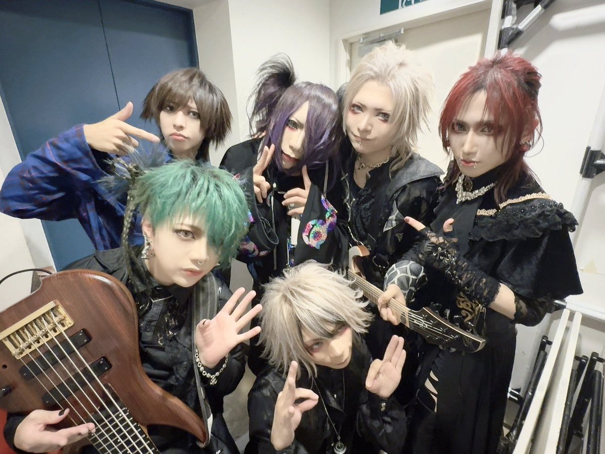 CoCOON_cojp's tweet photo. 大塚Heart Nextありがとうございました✨

1.多様性モドキ
2.Fantasia
3.ぼくらの鎮魂歌
4.ワタシネグレクト
5. 僕の彼女はポルターガイスト
6.人生EASYGAME

⬇️次回イベント
8/25(月)池袋BlackHole無料ワンマン
8/26(火)撮影会(18:30〜20:30) https://t.co/8jJYgJBhhZ