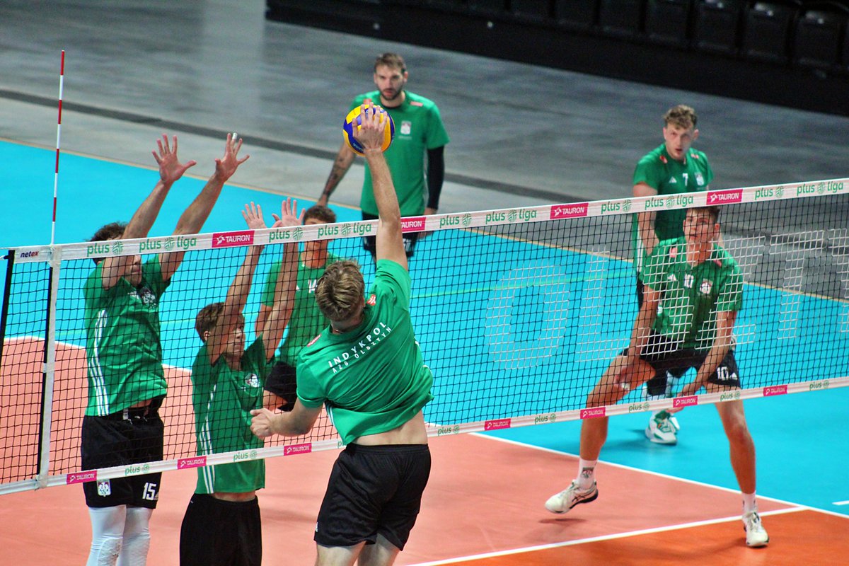 Praca wre - pierwszy tydzień przygotowań trwa w najlepsze 💪 Intensywność rośnie z dnia na dzień🔥
---
Zarezerwuj swój karnet i kup bilet na mecz z okazji 75-lecia AZS -> indykpolazs.pl

#Indykpol | <a href="/EnergaSA/">Grupa Energa</a> | <a href="/totalizator_sp/">Totalizator Sportowy</a>