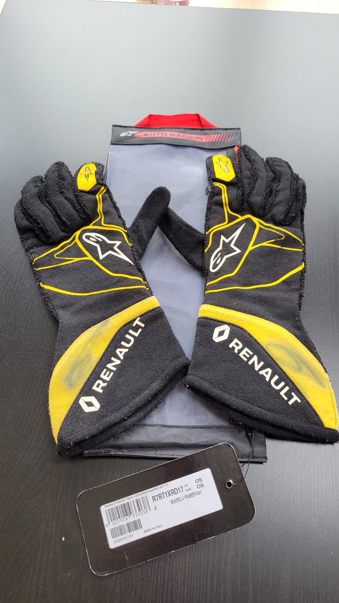 Massive massive thanks to <a href="/pitlane_girl/">Girl in the Pitlane</a> for this awesome gift!
2017 Jolyon Palmer Renault racing gloves, both signed. 😍
Now to work out how to display them. 😁