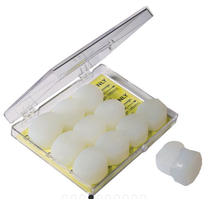 예민충 나를 위해 필요한 궁극의 귀마개
반죽형태임
떼서 진짜 반죽으로 귀 틀어막듯이 진공상태 만들어버림
남동생이 거실에 틀어둔 침착맨 간사한 웃음소리가 전혀 안 들림